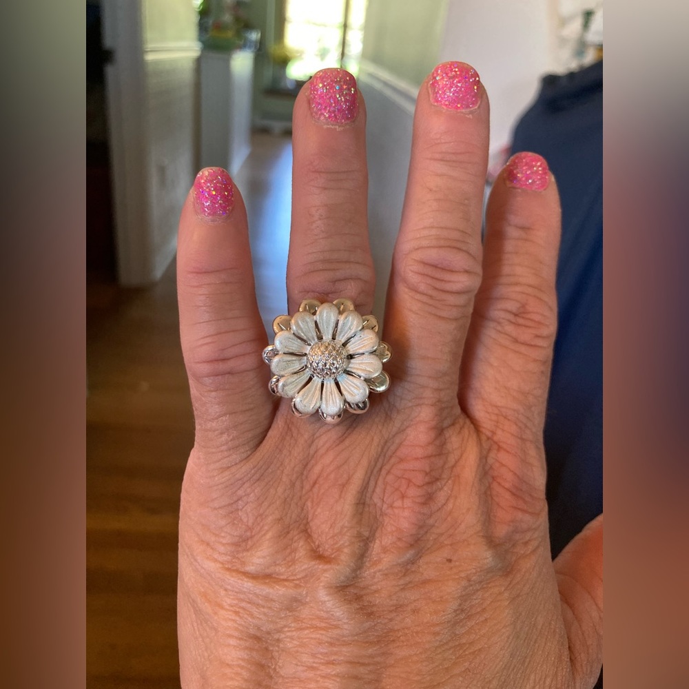 Sterling Flower Ring Sz 7 Like new shiny & matte petals 1” flower GORGEOUS
